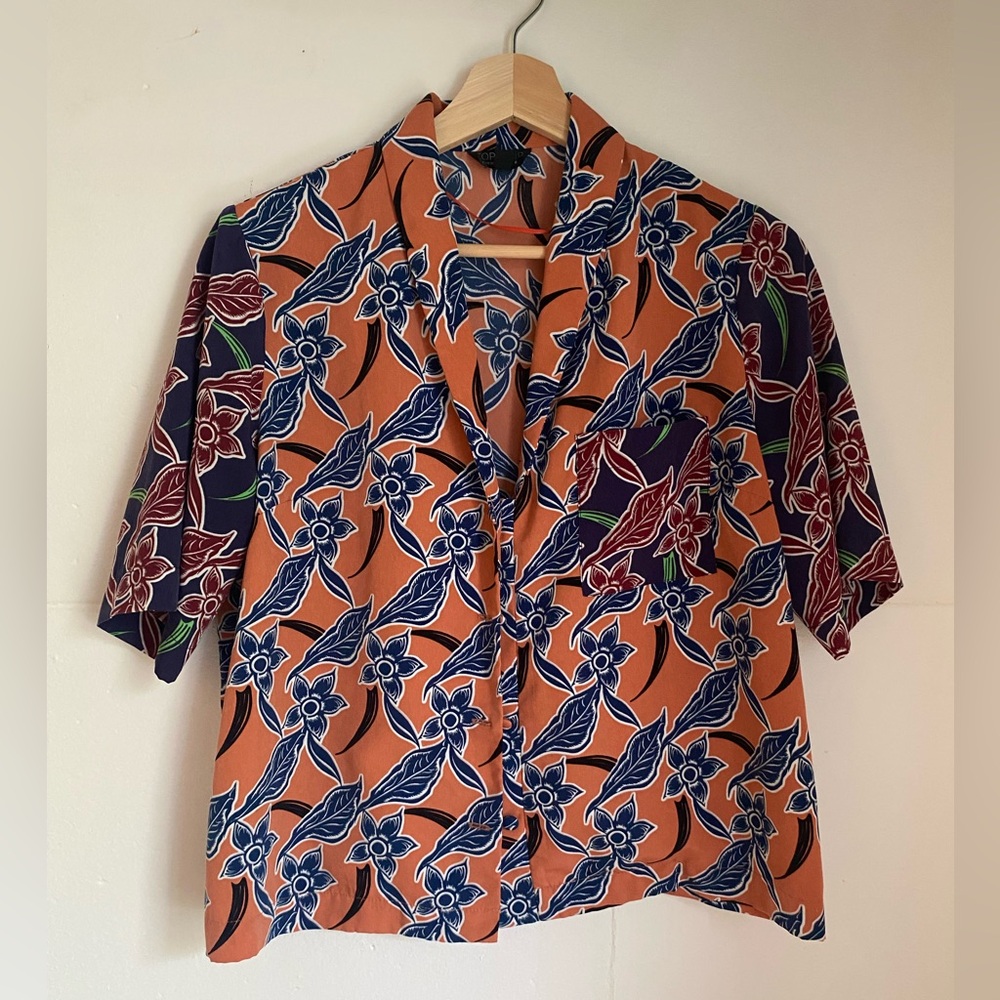 EUC Topshop floral blouse. Button-up, camp shirt style UK 8.